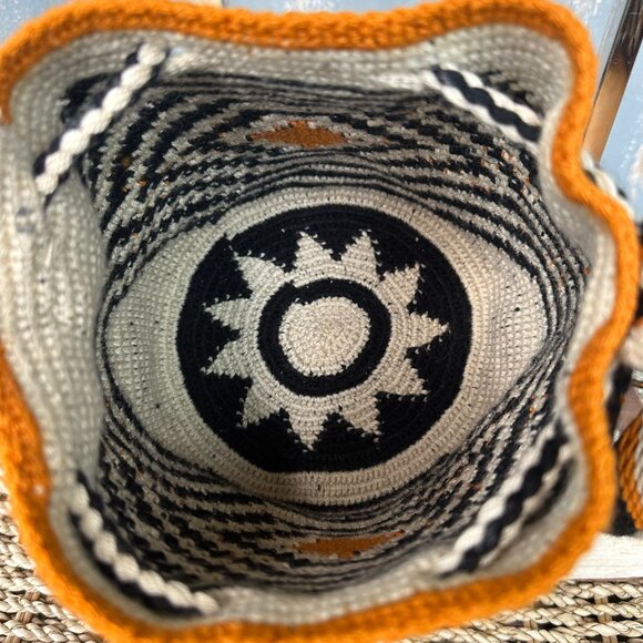 Wayuu Tribe Pom Pom Mini Chila Crossbody Bag NWT - Picture 10 of 12